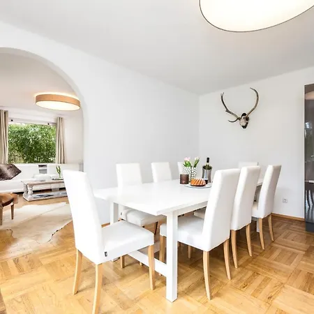 Townhouse Riva, Prime Location In The City Of Salzburg, 1000m2 Backyard * Salzburg