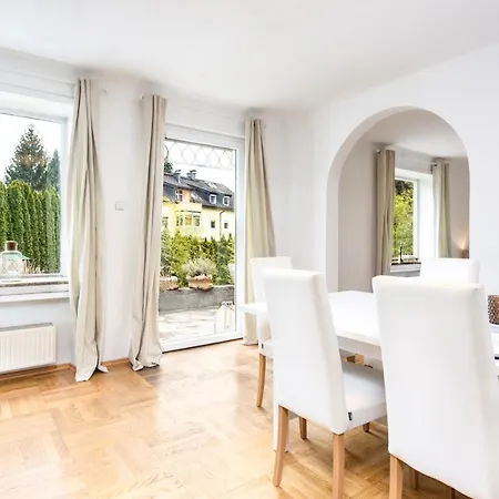 Villa Townhouse Riva, Prime Location In The City Of Salzburg, 1000m2 Backyard *