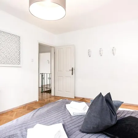 Townhouse Riva, Prime Location In The City Of Salzburg, 1000m2 Backyard Villa Salzburg