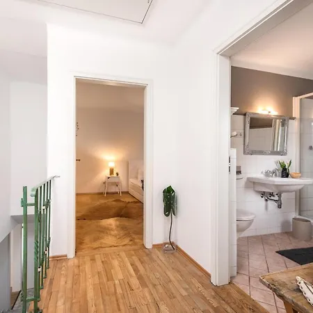 Townhouse Riva, Prime Location In The City Of Salzburg, 1000m2 Backyard Villa Salzburg