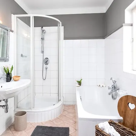 Townhouse Riva, Prime Location In The City Of Salzburg, 1000m2 Backyard Villa Salzburg