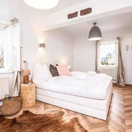 ヴィラ Townhouse Riva, Prime Location In The City Of Salzburg, 1000m2 Backyard *